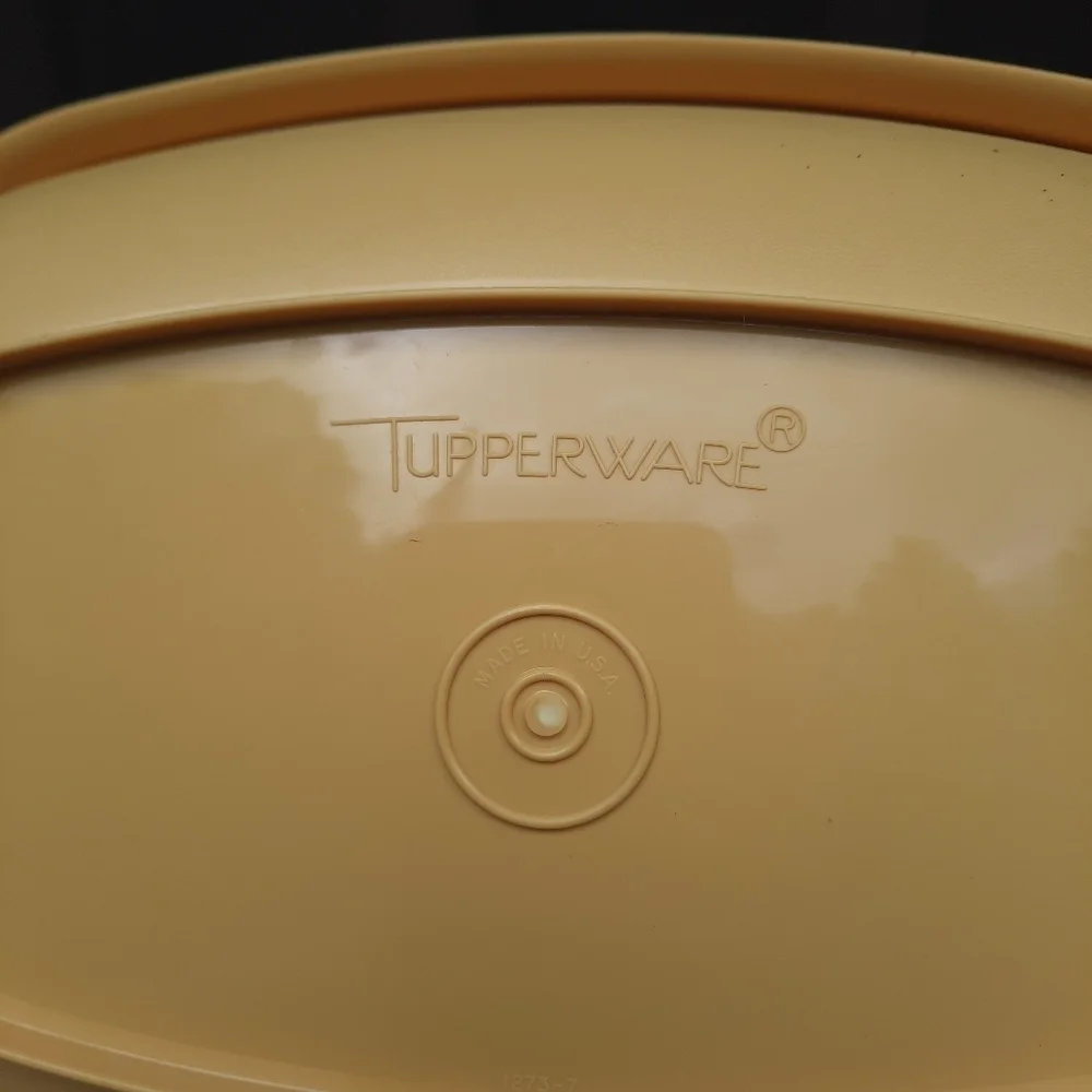 Tupperware vintage microwave